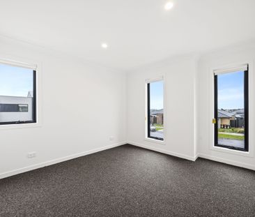 Contemporary Living in Mickleham - Photo 3