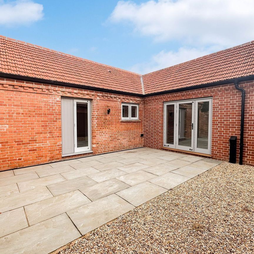 Melton Constable - Photo 1