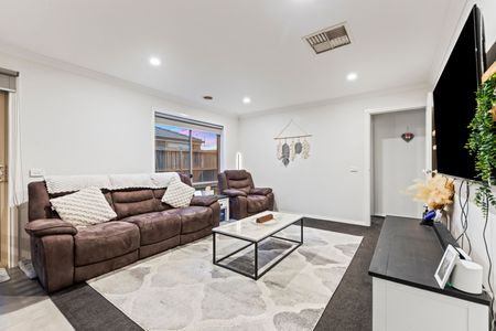 Cute, Charming & Convenient on Cups Court! - Photo 3