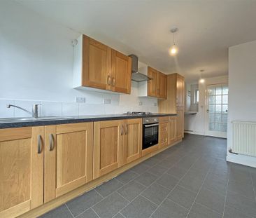 3 bedroom Terraced House to rent - Photo 5