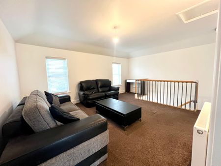 2 bed apartment to rent in Warbro Road, Torquay, TQ1 - Photo 2