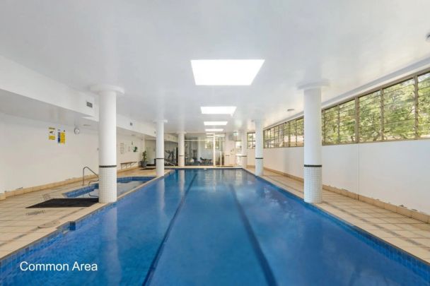 Very spacious 2 bedroom apartment in ever popular Kimberley Estate. - Photo 1