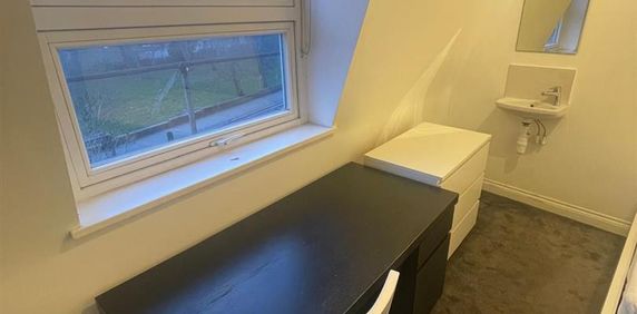 New Park Road, London SW2 - Photo 2