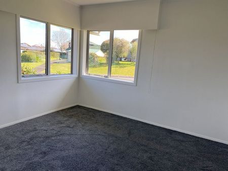 Charming 2BR Unit in Pakuranga! - Photo 5