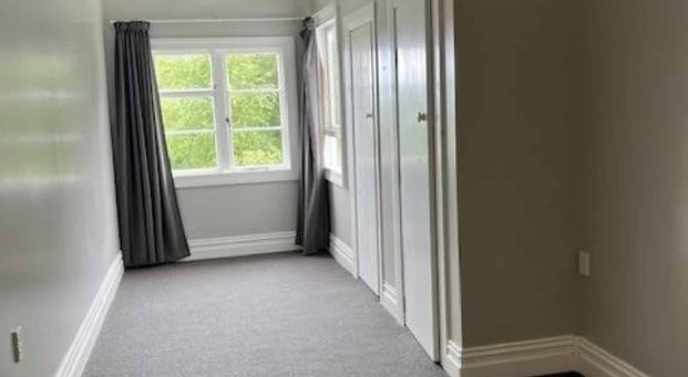 Handy two-bedroom - Photo 1