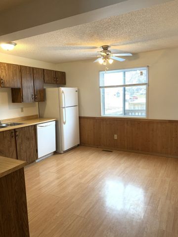 Spacious 3 Bedroom Townhouse in Glendale - Photo 5