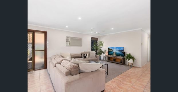 Spacious Family Home in Highland Park - Photo 1