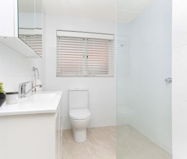 Modern two bedroom apartment in Double Bay with parking - Photo 2