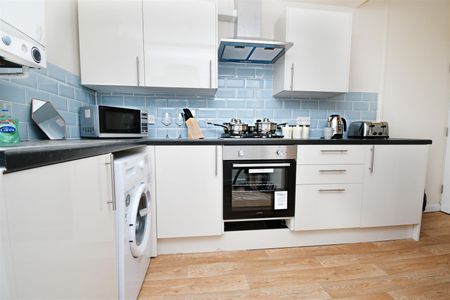 1 bed house to rent in Prestwich Street, Burnley, BB11 - Photo 3