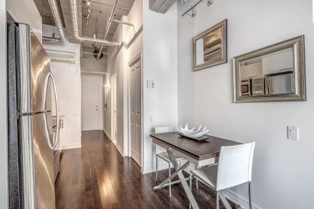 Condo for rent, Montréal (Ville-Marie) - Photo 2