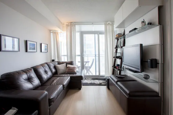 FURNISHED 1BR CONDO | DOWNTOWN TORONTO | JULY 1, 2021 - Photo 1