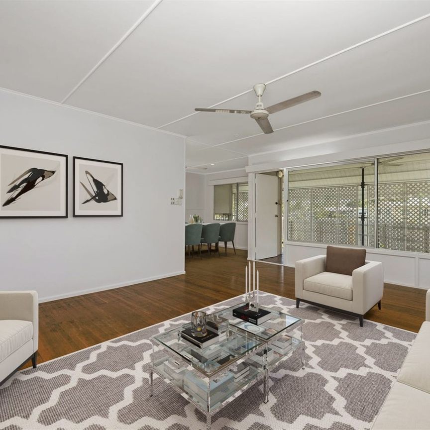 Comfortable Family Living in a Convenient Cranbrook Location! - Photo 1