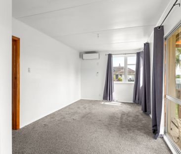 Home in the heart of the popular Elgin suburb - Photo 5