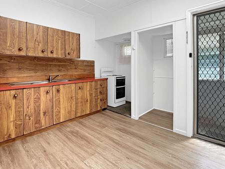 Charming Family Home in Prime Corinda Location - Photo 5