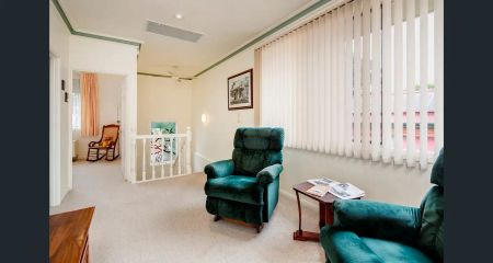 “Spacious & Versatile Living in a Highly Sought-After Location” - Photo 3