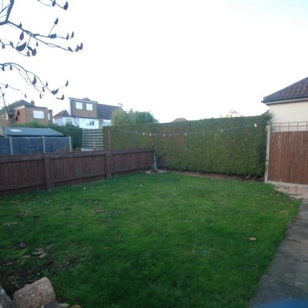 2 bedroom maisonette to rent - Photo 4