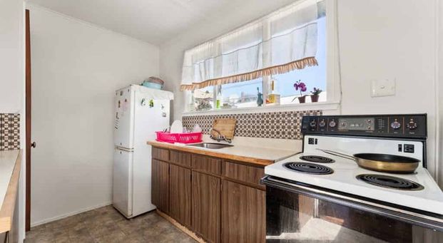 Rent includes water - Photo 1