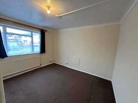 4 bedroom semi-detached house to rent - Photo 4