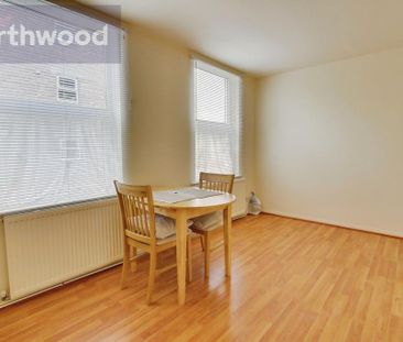 3 bedroom end of terrace house to rent - Photo 2