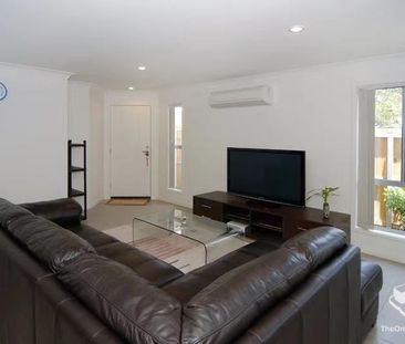 Double garaged 3 bedroom townhouse in Central Calamvale area - Photo 3