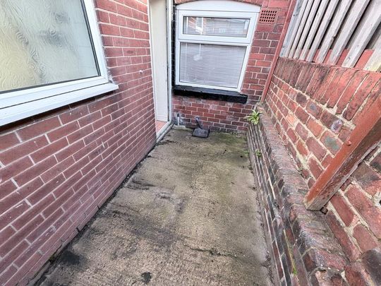 2 bedroom terraced house to rent - Photo 1