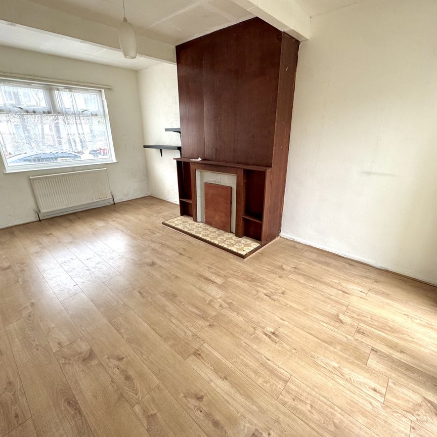 Longridge Lane, Greater London, UB1 - Photo 1