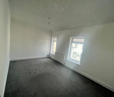 2 bedroom end of terrace house to rent - Photo 3