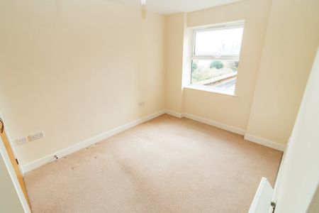 2 bed apartment to rent in Commercial Road, Bournemouth, BH2 - Photo 3