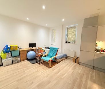Avenue Court, Camberley, Surrey, GU15 - Photo 3