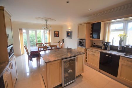 4 bedroom detached house to rent - Photo 3