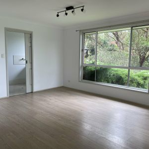 Spacious Family Home - Photo 2