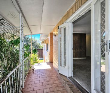 Convenient CBD Location – Three Bedroom Brick Home - Photo 4
