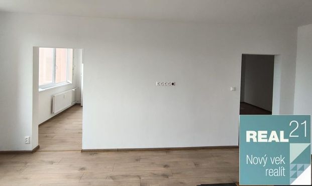 Na prenájom kompletne zrekonštruovaný 3-izbový byt. - Photo 1