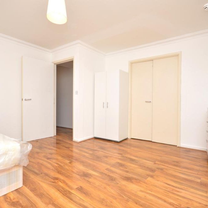 1 bedroom in a flat share to rent - Photo 1