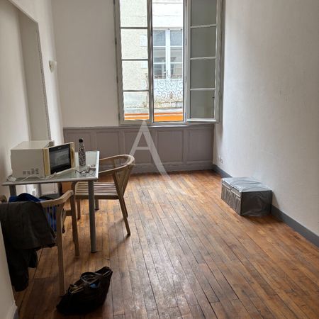 Location Appartement 2 pièces 29m² FONTENAY LE COMTE 85200 - Photo 4