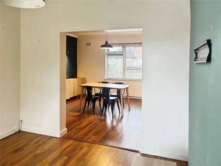 3 bedroom semi-detached house to rent - Photo 4