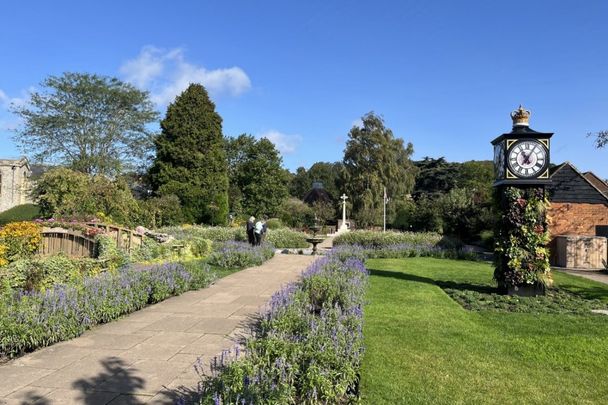 The Broadway, Amersham, Buckinghamshire,HP7 - Photo 1