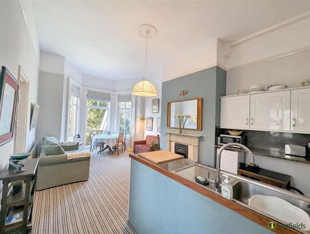 3 bedroom flat to rent - Photo 2