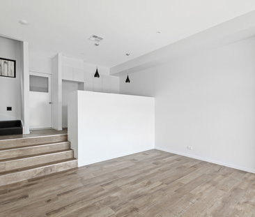 37 Lockyer Street, Camp Hill QLD 4152 - Townhouse For Rent | Domain - Photo 1