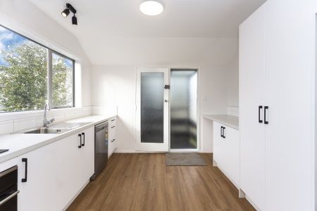 Riccarton 2 bedroom unit - Photo 3