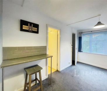 2 bedroom flat to rent - Photo 2