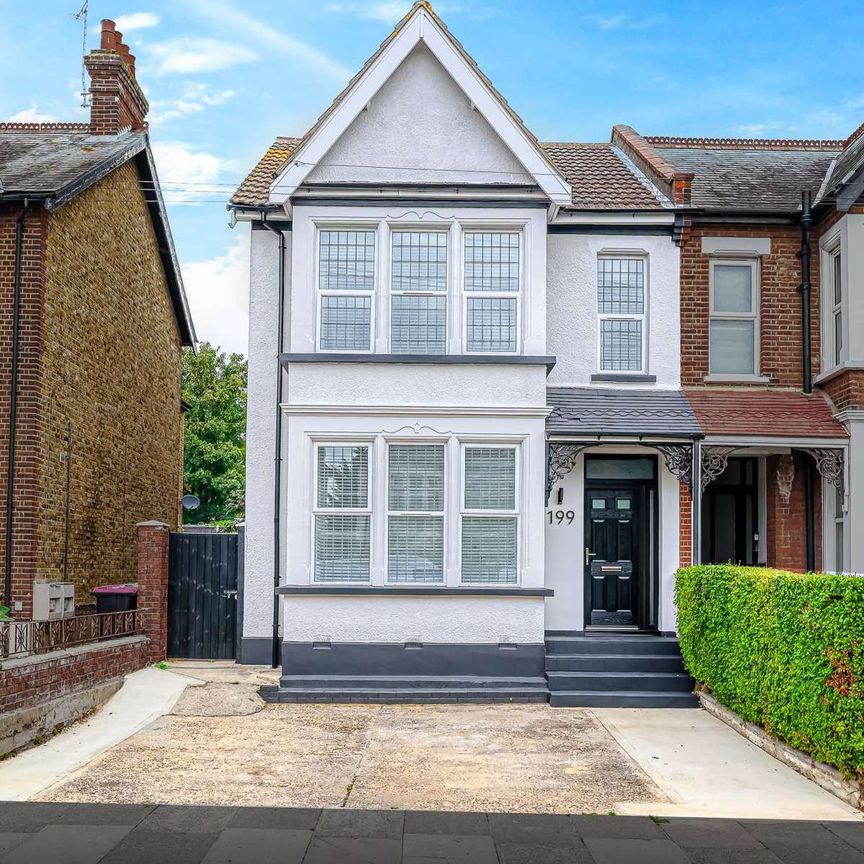 York Road Room 2 - Photo 2