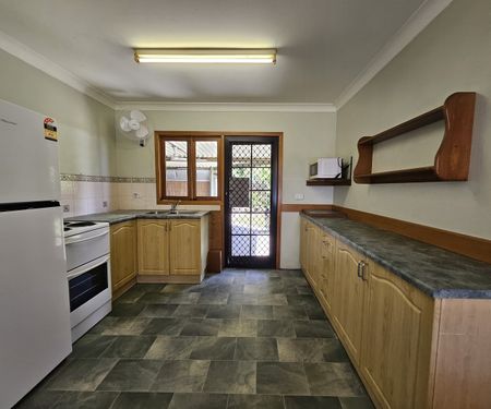 Fully Air Conditioned, Furnished 2 Bedroom Duplex - Great & Private Outdoor Areas - Photo 4