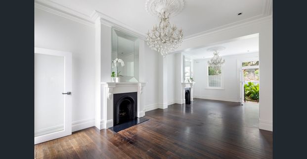 Perfectly Presented and Positioned Paddo Terrace - Photo 1