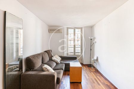 Apartment for Rent on Nou de la Rambla - Photo 2