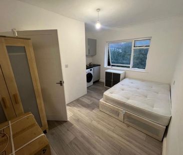 Studio Flat, Randall Avenue, NW2 - Photo 2
