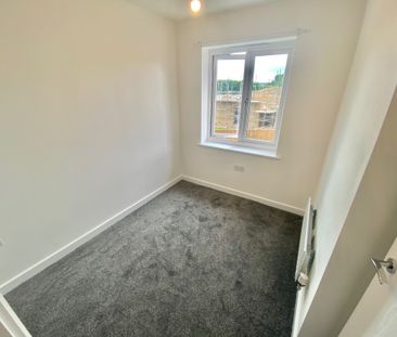 Lapwing Close, Huddersfield - Photo 3