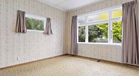 Character on Waltons Ave - Photo 2