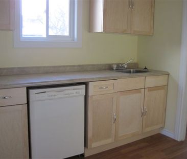 979 ARGYLE 2 BEDROOMS - Photo 3