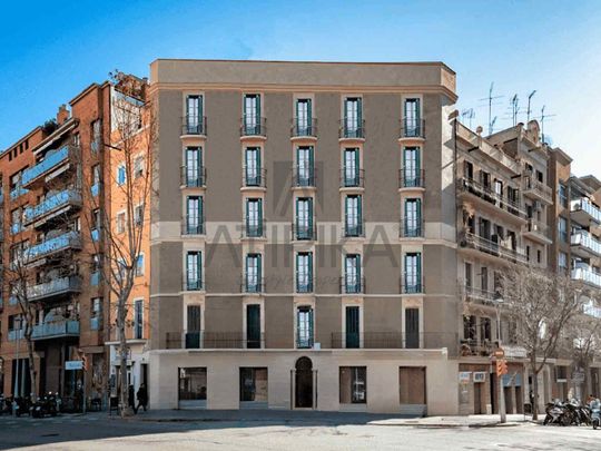 Apartamento en alquiler temporal junto a la Plaça de Gaudí, Barcelona - Photo 1